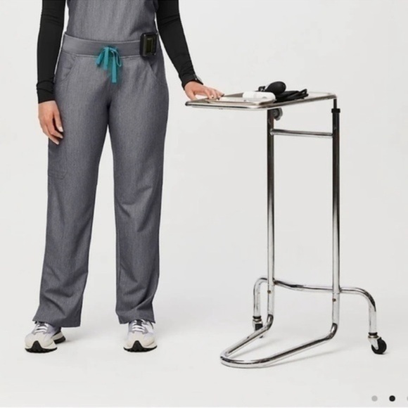 FIGS Cade Cargo Scrub Pants Women’s Size XXL Gray | 9-Pocket Medical Scrubs - Picture 4 of 13